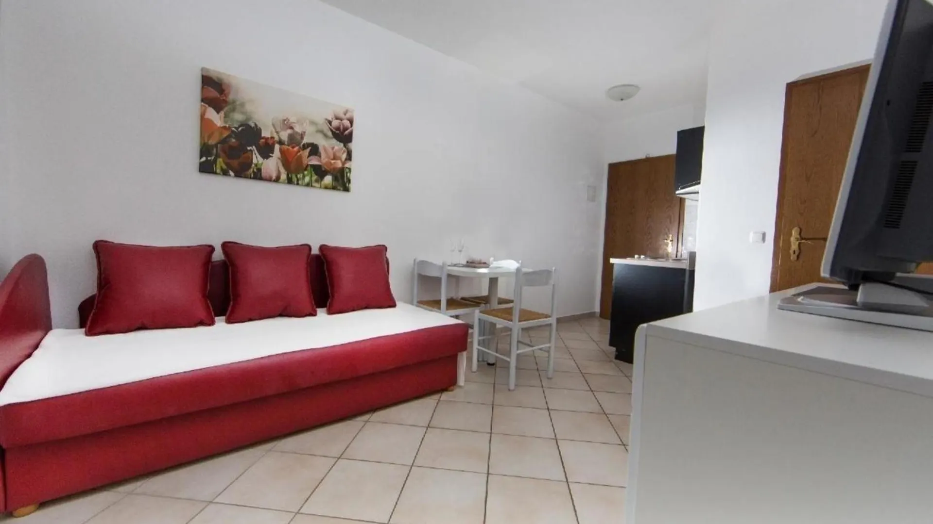 Ferienwohnung In Pjescana Uvala Mit Garten, Grill Pula Apartment